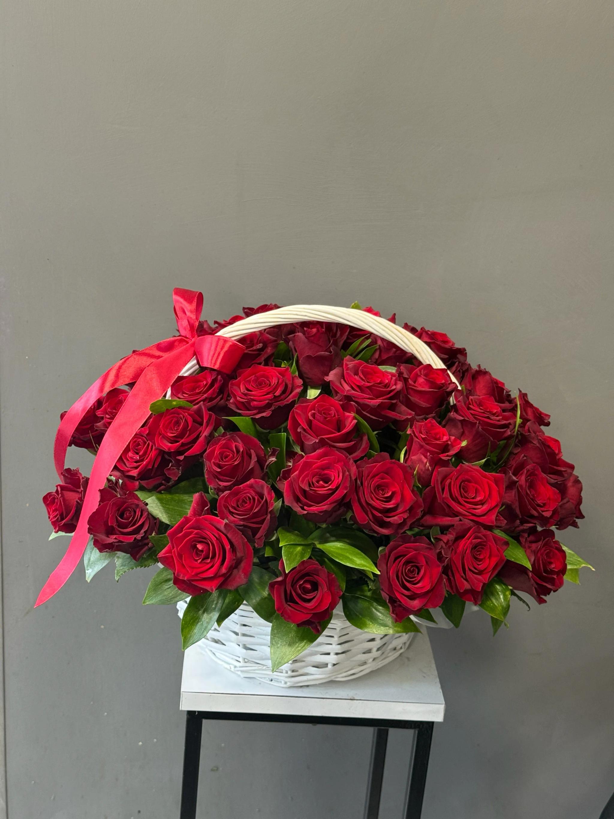 A basket of roses | ծաղիկներ, ծաղկեպսակներ, բույսեր Երևան