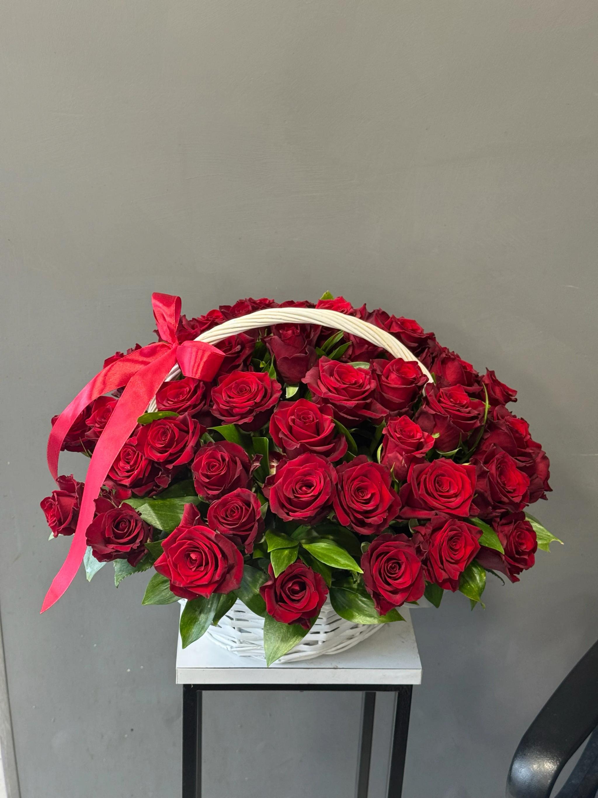 A basket of roses | ծաղիկներ, ծաղկեպսակներ, բույսեր Երևան