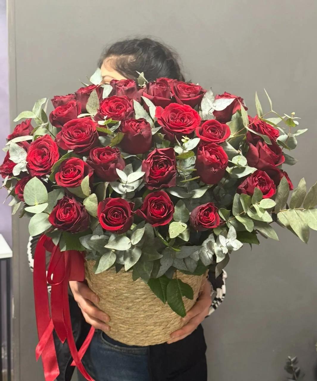 Luxurious roses in a basket | ծաղիկներ, ծաղկեպսակներ, բույսեր - առաքում Երևան