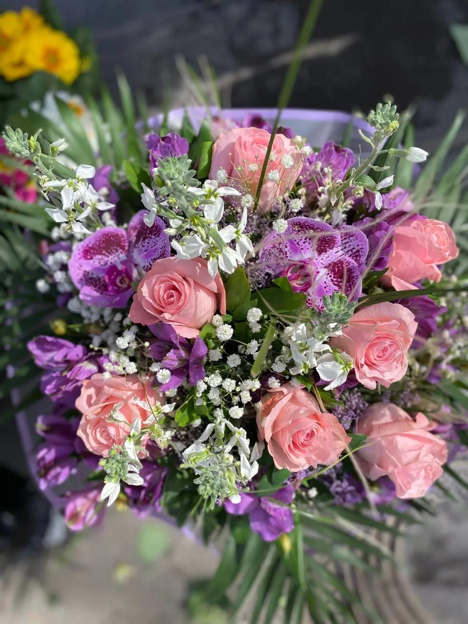Roses and orchids in one bouquet | ծաղիկներ, ծաղկեպսակներ, բույսեր Երևան