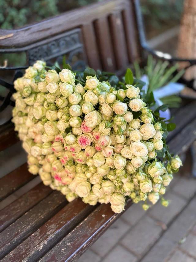 Luxurious bouquet of roses | ծաղիկներ, ծաղկեպսակներ, բույսեր - առաքում Երևան