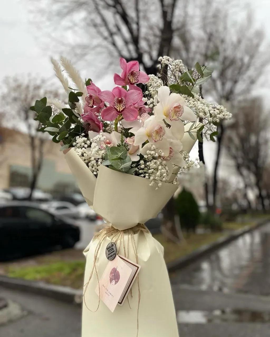 An elegant bouquet of orchids | ծաղիկներ, ծաղկեպսակներ, բույսեր Երևան