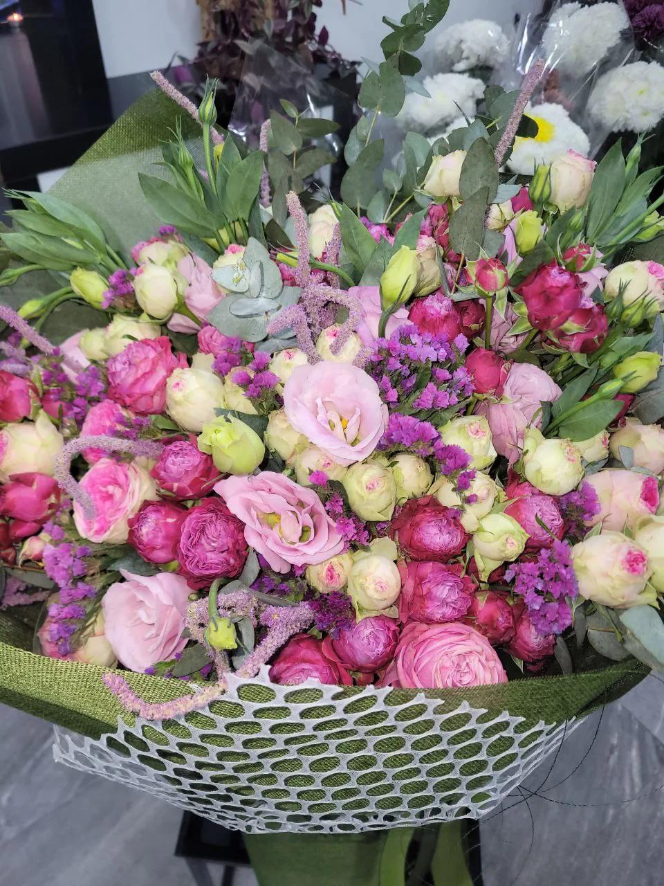 A bunch of lisianthus and bunch roses | ծաղիկներ, ծաղկեպսակներ, բույսեր Երևան