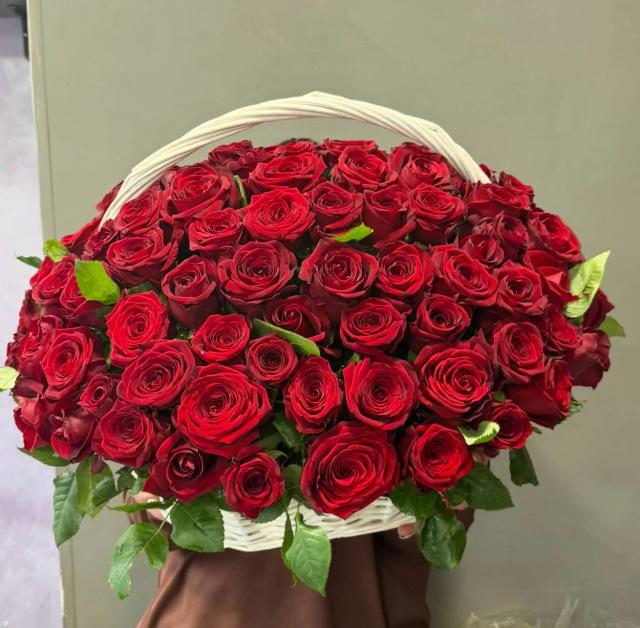 A basket full of luxurious roses | ծաղիկներ, ծաղկեպսակներ, բույսեր - առաքում Երևան A basket full of luxurious roses | ծաղիկներ, ծաղկեպսակներ, բույսեր - առաքում Երևան
