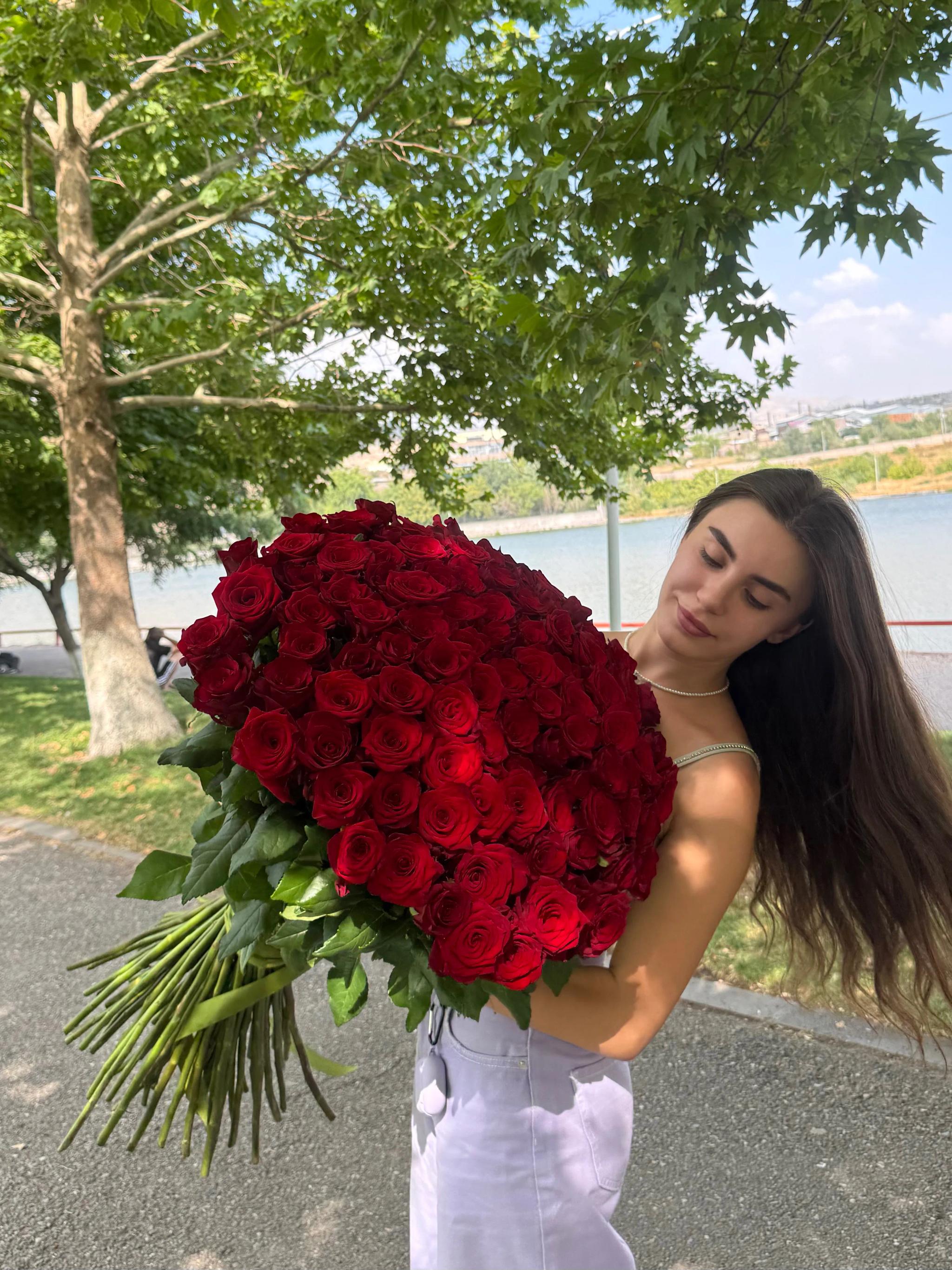 Շքեղ վարդերի փունջ | ծաղիկներ, ծաղկեպսակներ, բույսեր Երևան Շքեղ վարդերի փունջ | ծաղիկներ, ծաղկեպսակներ, բույսեր Երևան