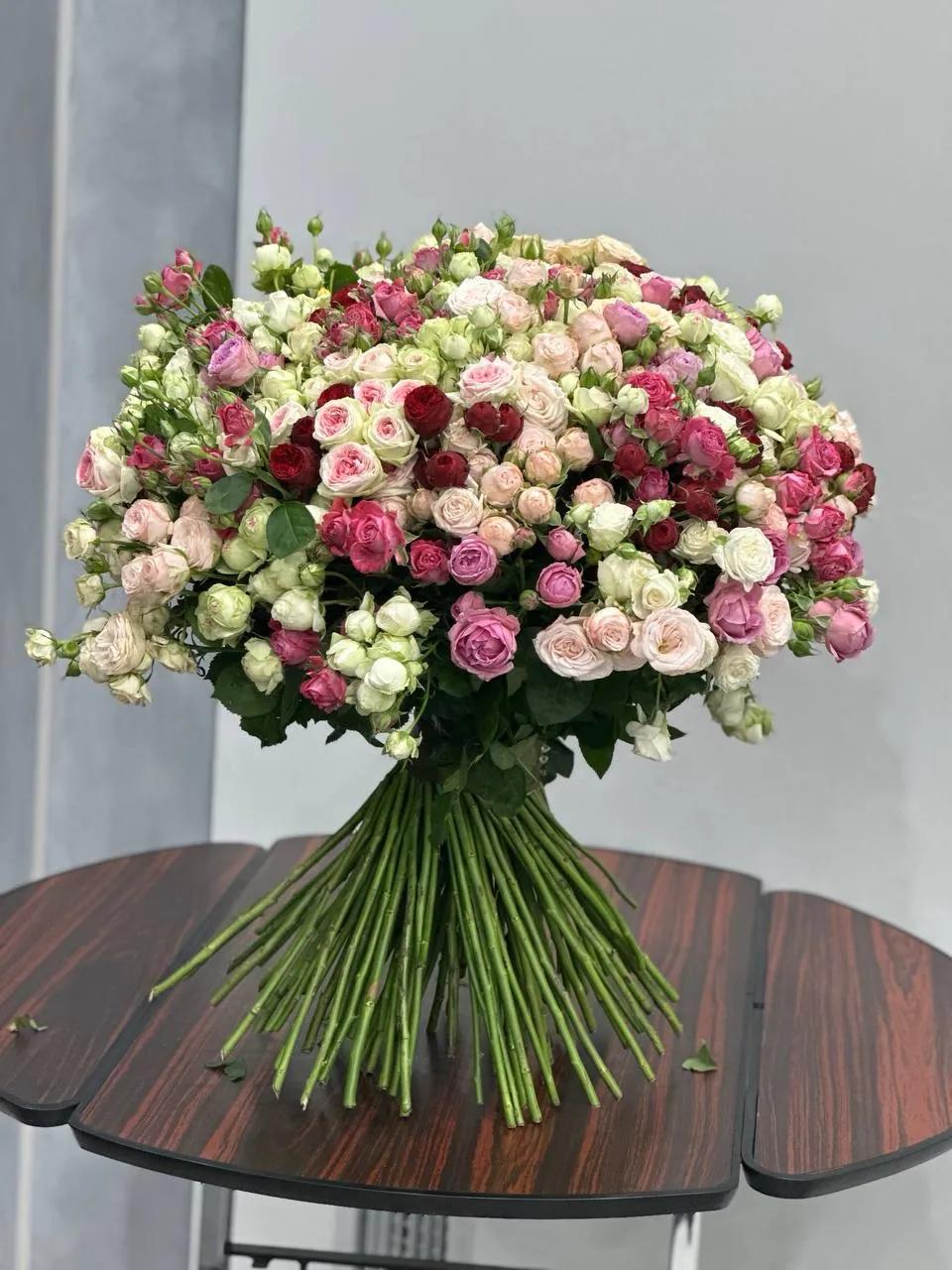 Luxurious bouquet with 101 roses | ծաղիկներ, ծաղկեպսակներ, բույսեր - առաքում Երևան Luxurious bouquet with 101 roses | ծաղիկներ, ծաղկեպսակներ, բույսեր - առաքում Երևան