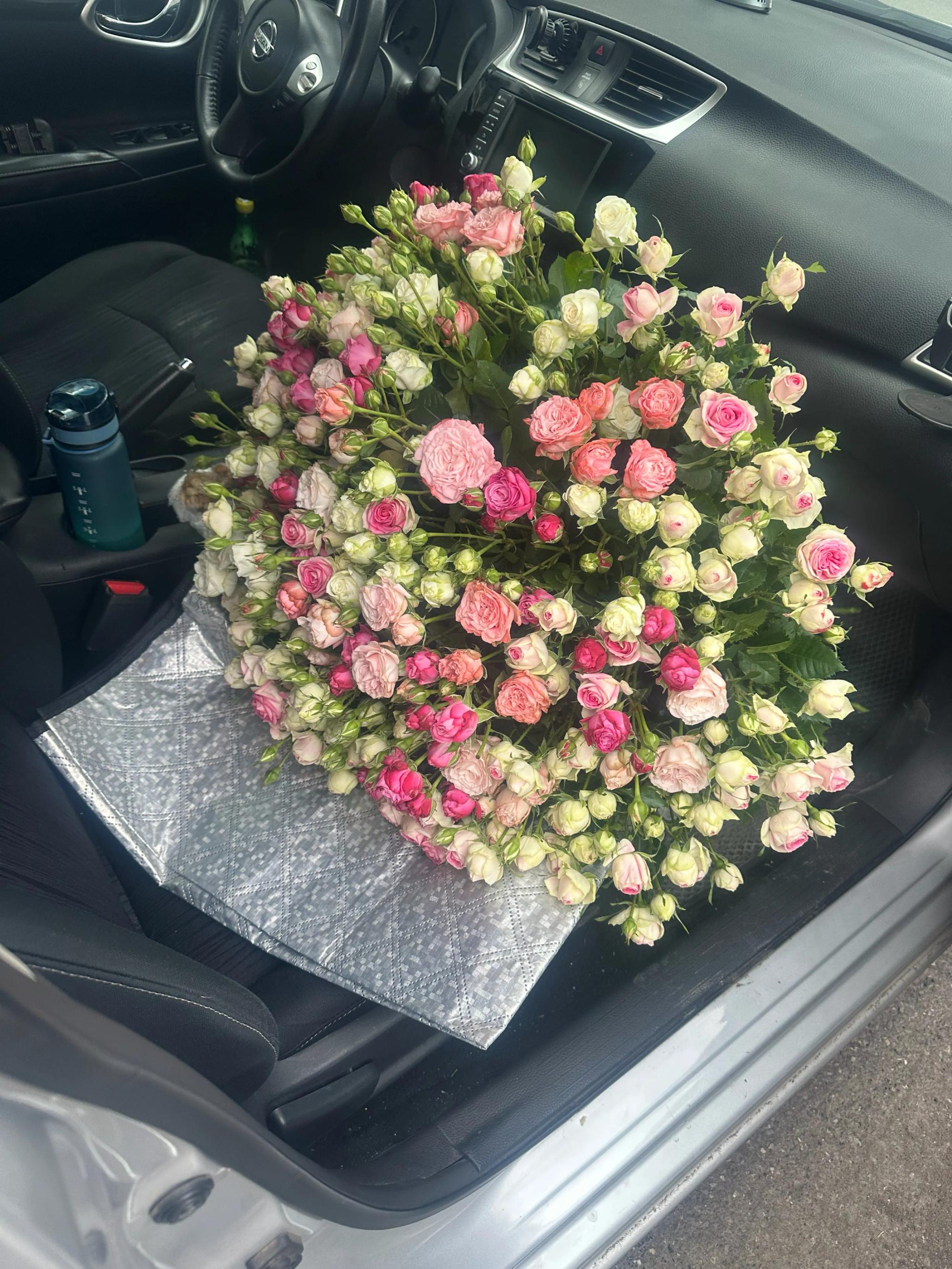 A bouquet of 101-piece bunched roses | ծաղիկներ, ծաղկեպսակներ, բույսեր Երևան A bouquet of 101-piece bunched roses | ծաղիկներ, ծաղկեպսակներ, բույսեր Երևան