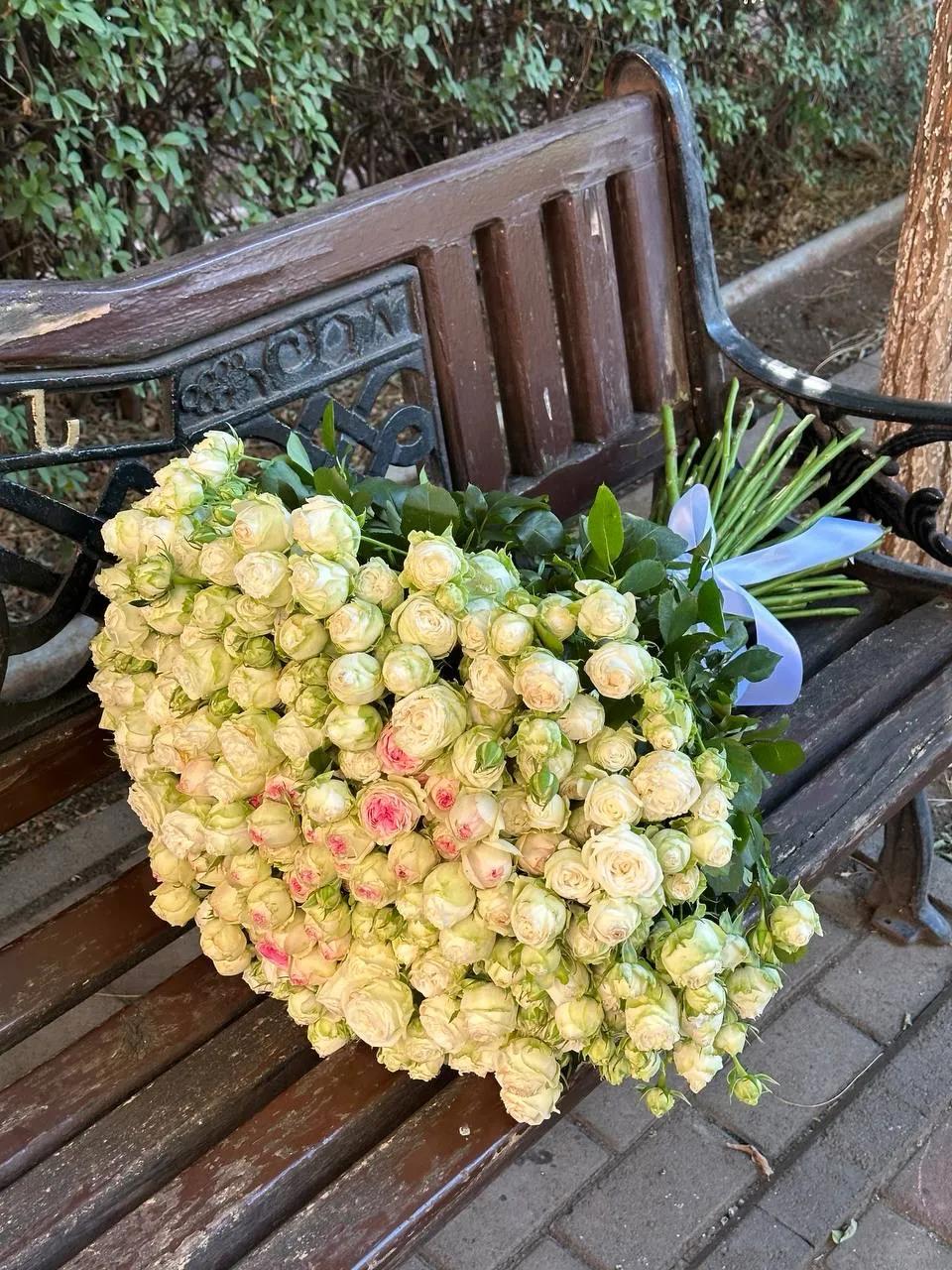 Luxurious bouquet of roses | ծաղիկներ, ծաղկեպսակներ, բույսեր Երևան Luxurious bouquet of roses | ծաղիկներ, ծաղկեպսակներ, բույսեր Երևան