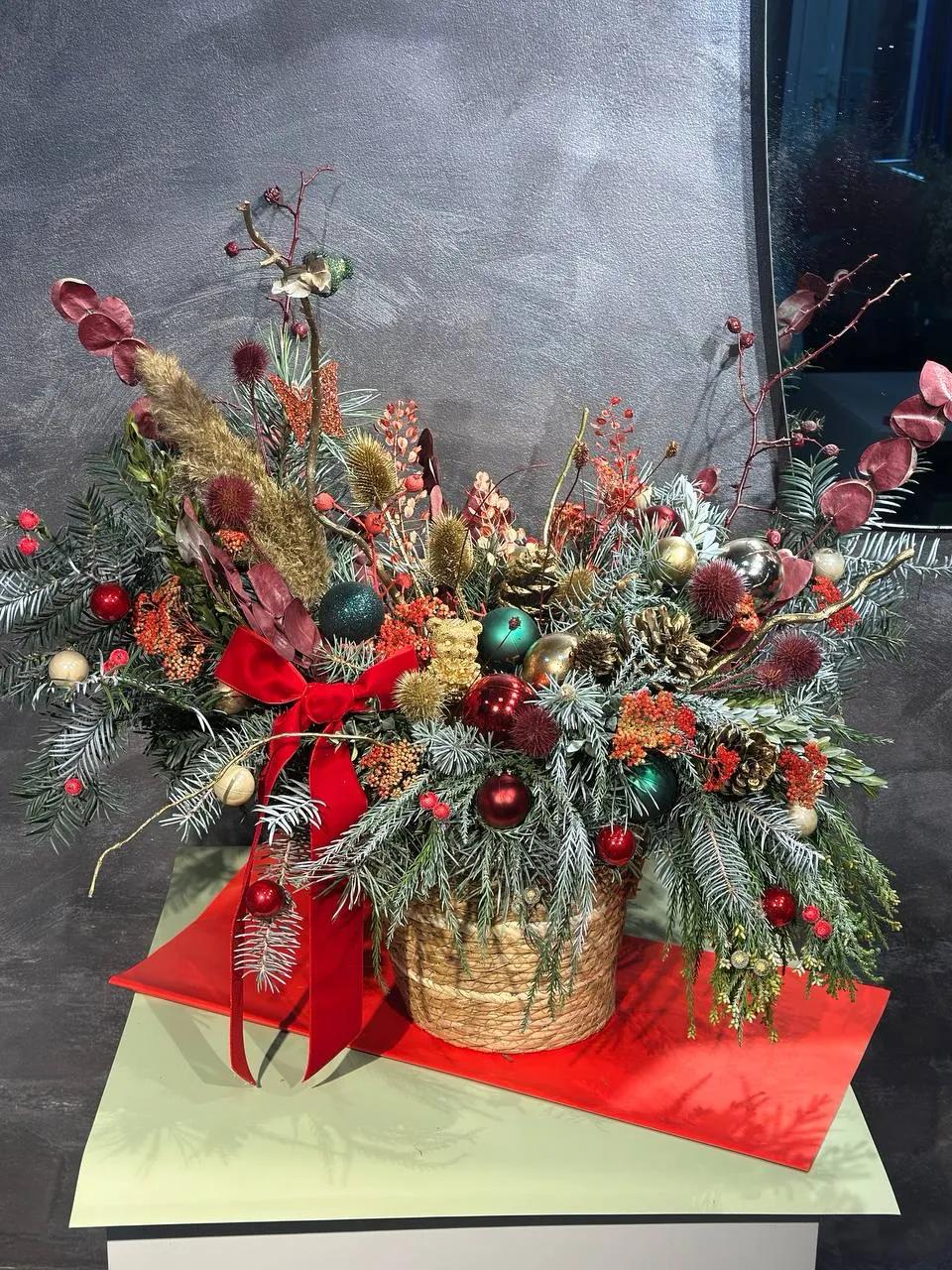 A luxurious New Year's composition | ծաղիկներ, ծաղկեպսակներ, բույսեր Երևան A luxurious New Year's composition | ծաղիկներ, ծաղկեպսակներ, բույսեր Երևան