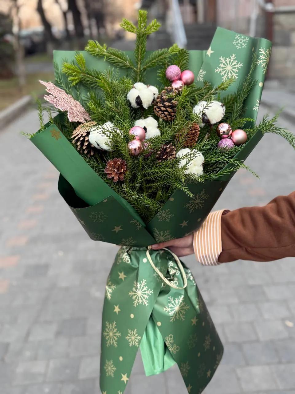 Christmas bunch | ծաղիկներ, ծաղկեպսակներ, բույսեր - առաքում Երևան Christmas bunch | ծաղիկներ, ծաղկեպսակներ, բույսեր - առաքում Երևան