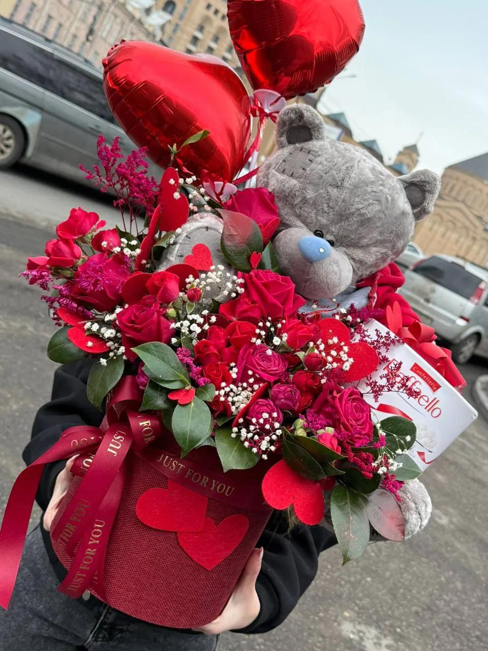 A luxurious floral box full of sweetness | ծաղիկներ, ծաղկեպսակներ, բույսեր Երևան A luxurious floral box full of sweetness | ծաղիկներ, ծաղկեպսակներ, բույսեր Երևան
